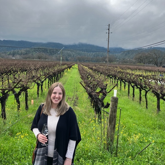 Meet your Posher, Emily - Picture 5 of 5